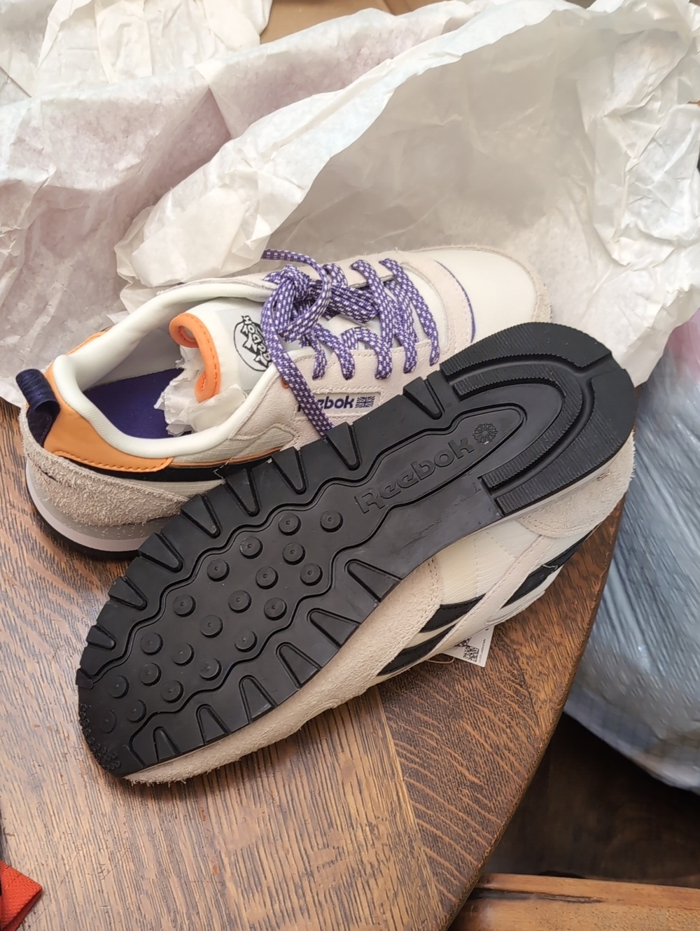 Classic Leather Reeboks - Picture 3 of 9